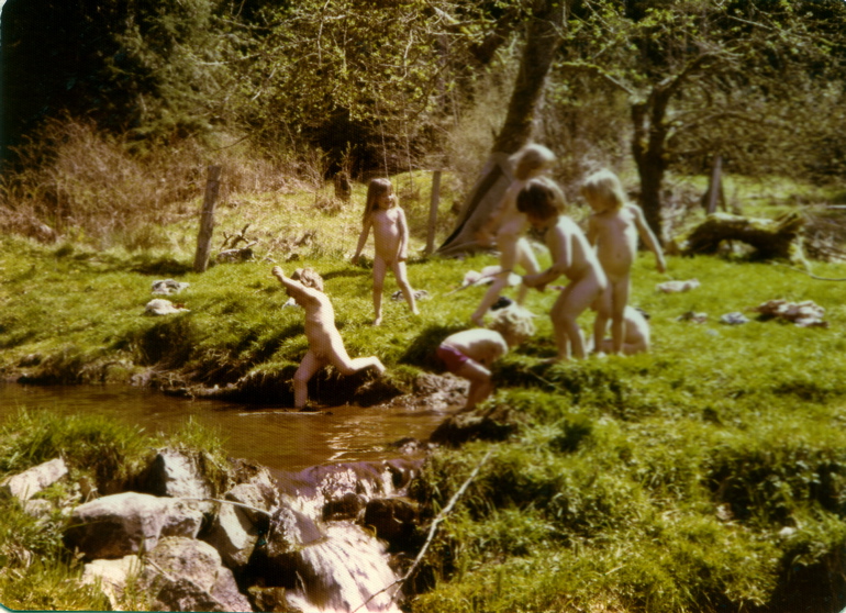 1975kidsinpond